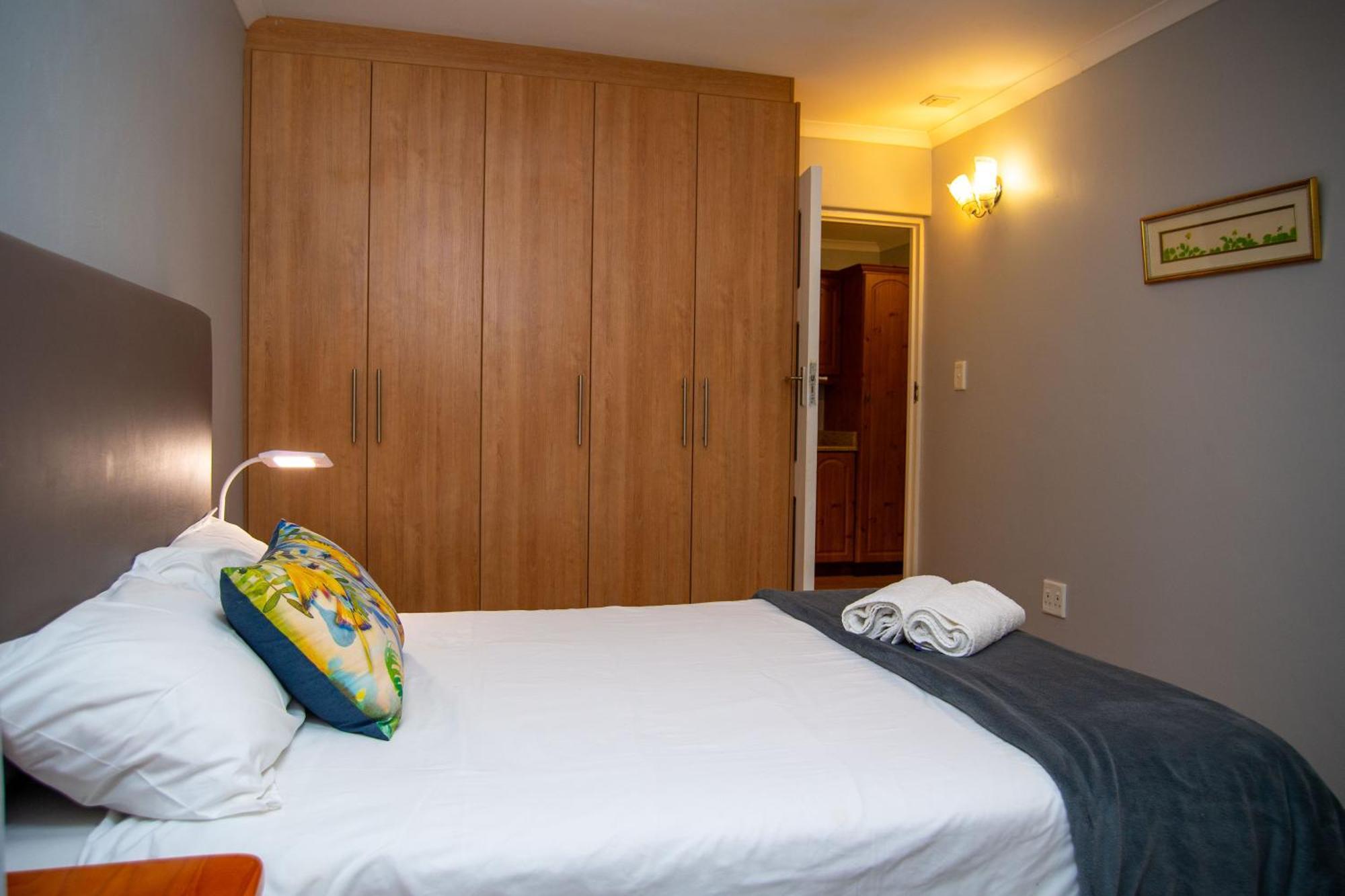 Great White Accommodation Kleinbaai Exterior photo