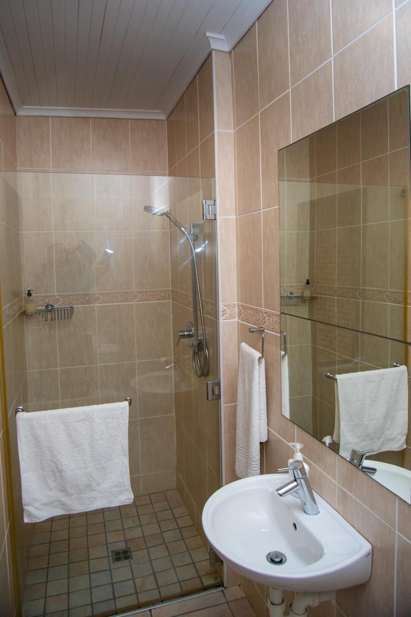 Great White Accommodation Kleinbaai Exterior photo